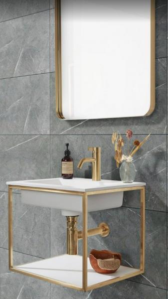 Cass&oslash;e spejl m/b&oslash;rstet messing ramme - 60x80 cm - Vendbart