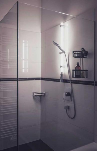 Wenko bruses&aelig;t m/12 LED farver i brusestang - &Oslash;120 - Kan ogs&aring; limes