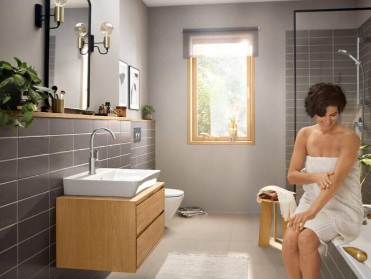 Hansgrohe Rebris E 210 h&aring;ndvaskarmatur m/bundventil og svingtud - Krom
