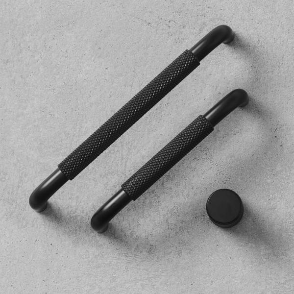 Beslagsboden BB6501 m&oslash;belgreb m/crystal cut - Sort