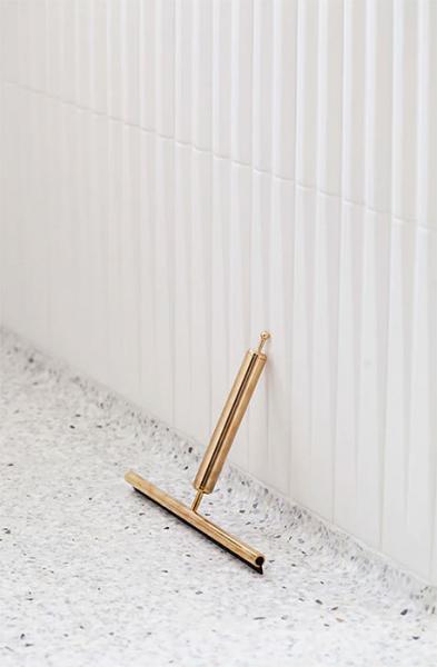 Toni Copenhagen bruseskraber - &AElig;gte messing