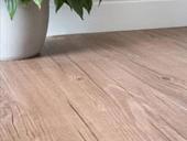 Selvkl�bende gulv - Tr�look